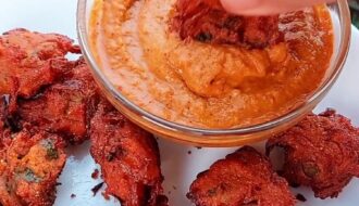 kanda bhaji recipe with special chatni recipe easy and homemade