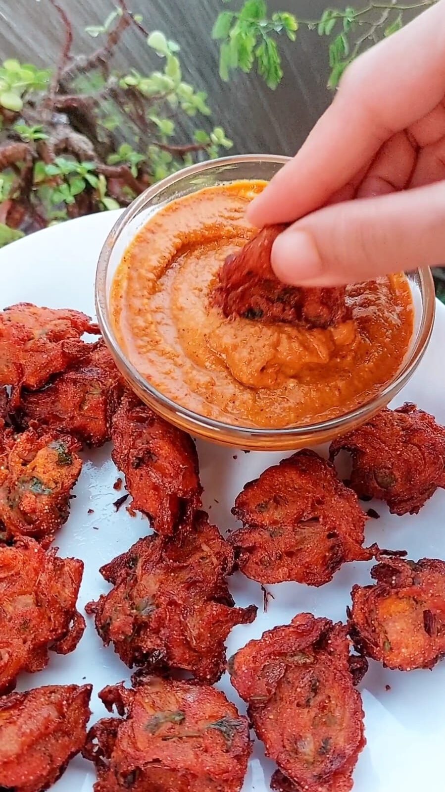 kanda bhaji recipe with special chatni recipe easy and homemade