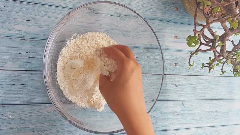 pizza base without yeast on tawa. pizza dough recipe