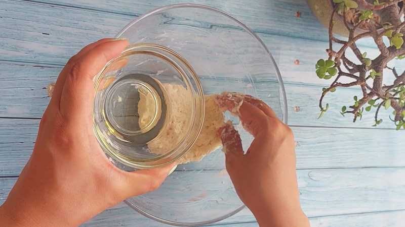 pizza base without yeast on tawa. pizza dough recipe