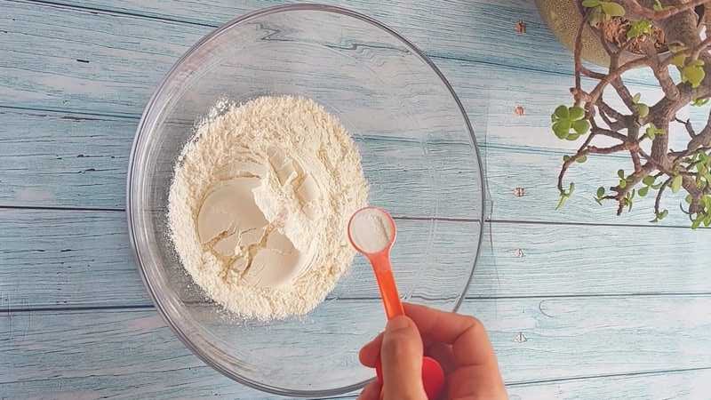 pizza base without yeast on tawa. pizza dough recipe