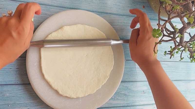 pizza base without yeast on tawa. pizza dough recipe