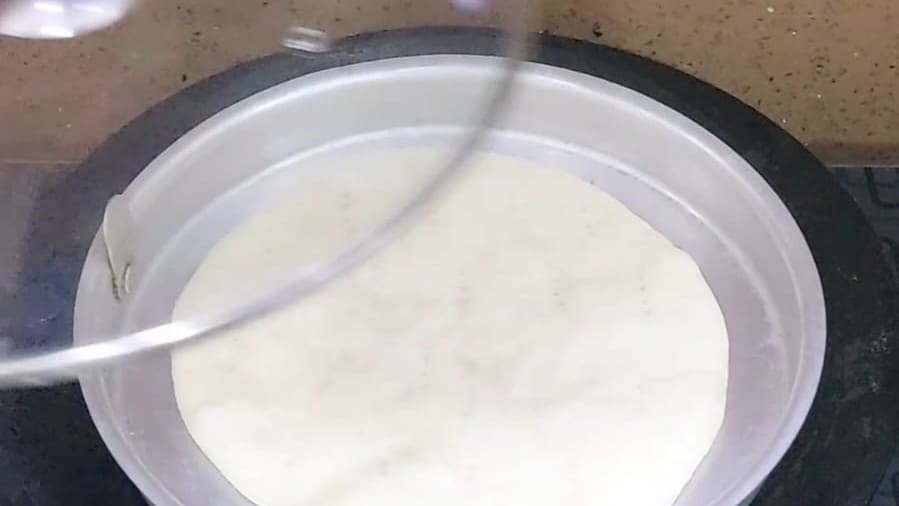 pizza base without yeast on tawa. pizza dough recipe