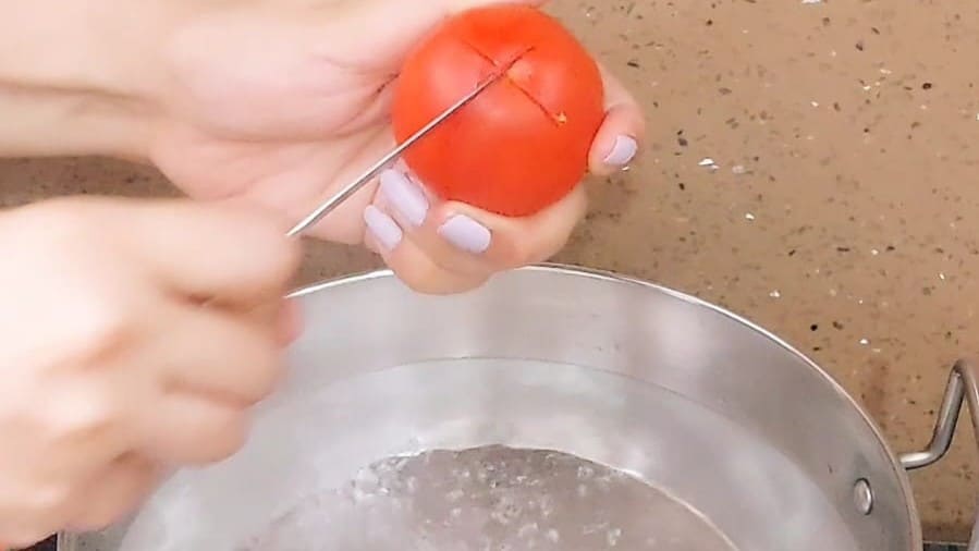 easy homemade pizza sauce recipe with step by step instruction.