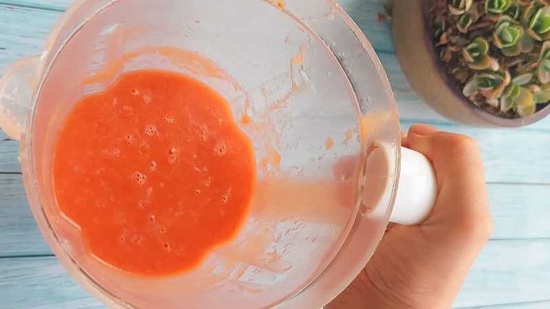 easy homemade pizza sauce recipe with step by step instruction.