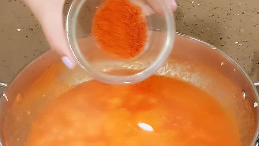 easy homemade pizza sauce recipe with step by step instruction.