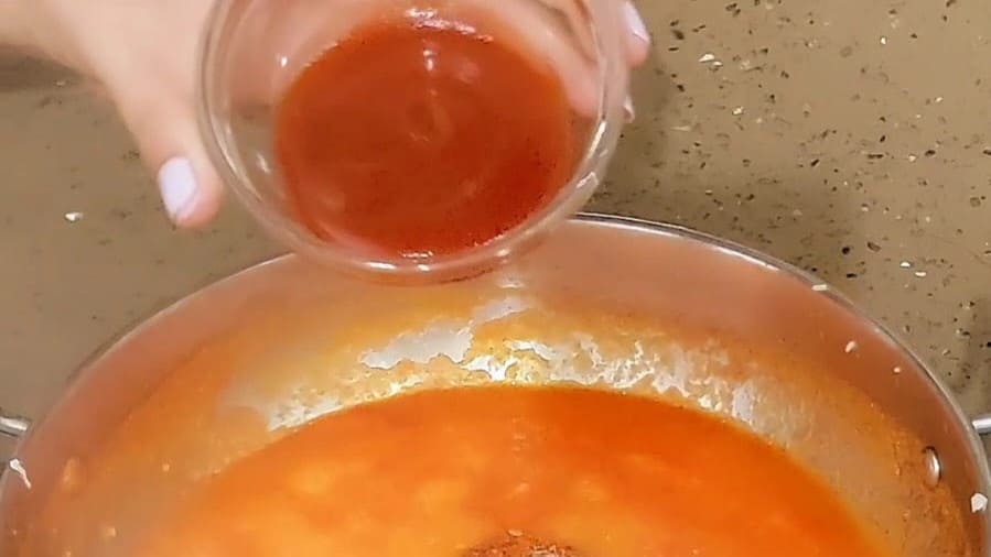 easy homemade pizza sauce recipe with step by step instruction.