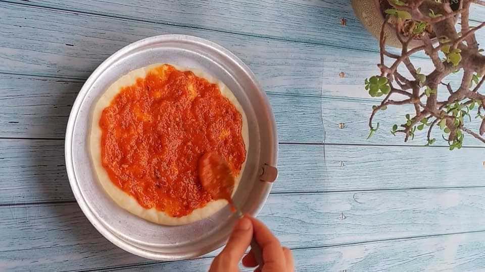 pizza on tawa homemade and easy recipe