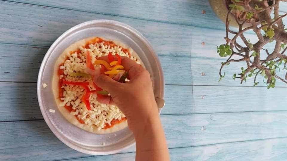 pizza on tawa homemade and easy recipe