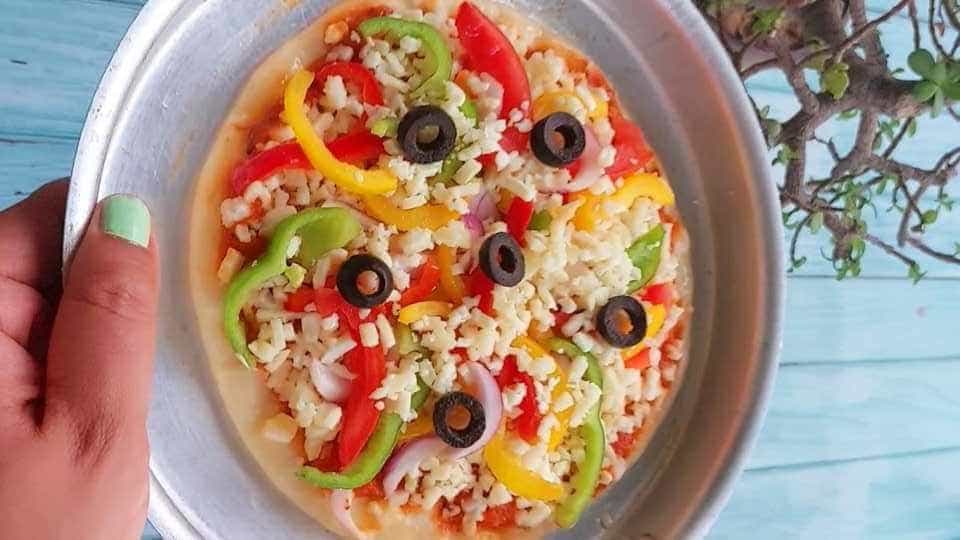 pizza on tawa homemade and easy recipe