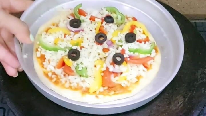 pizza on tawa homemade and easy recipe