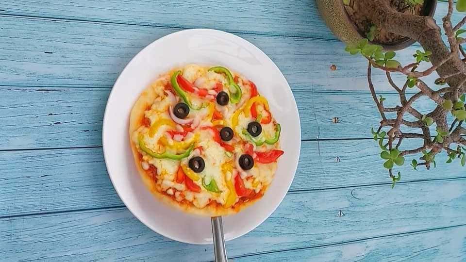 pizza on tawa homemade and easy recipe