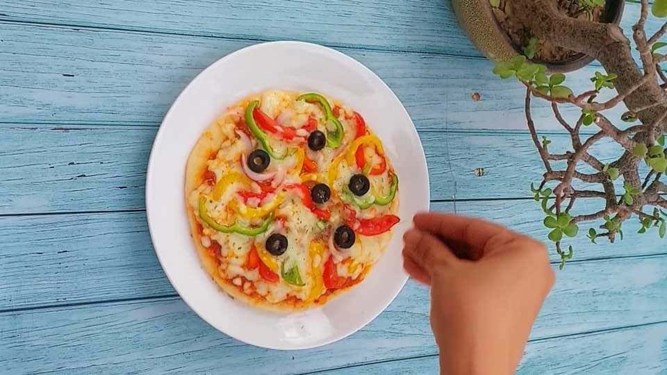 pizza on tawa homemade and easy recipe