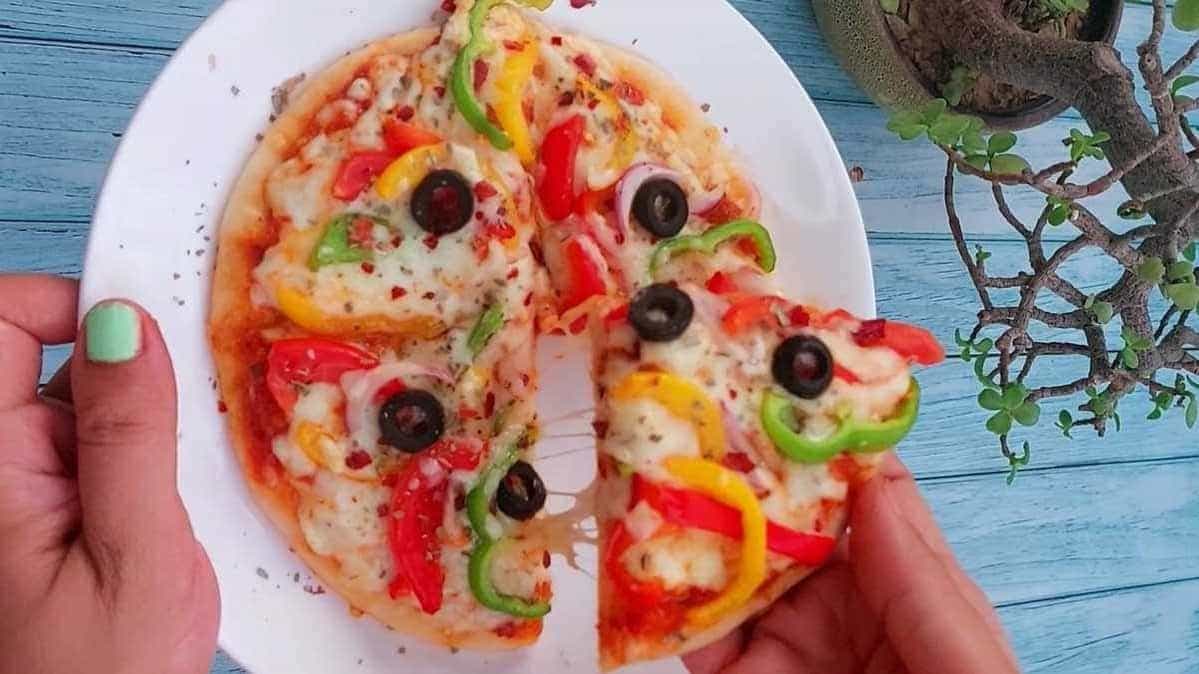 pizza on tawa homemade and easy recipe