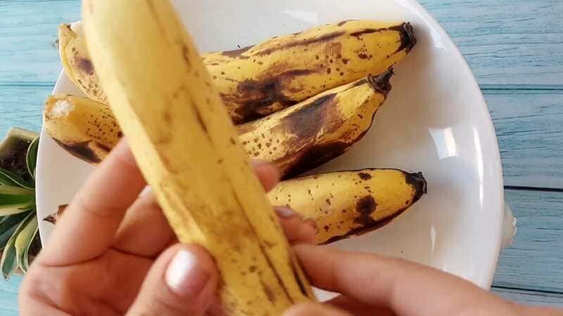 Homemade aloo tikki burger with golden potato patty