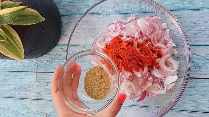 kanda bhaji recipe with special chatni recipe. homemade and easy teatime snacks.