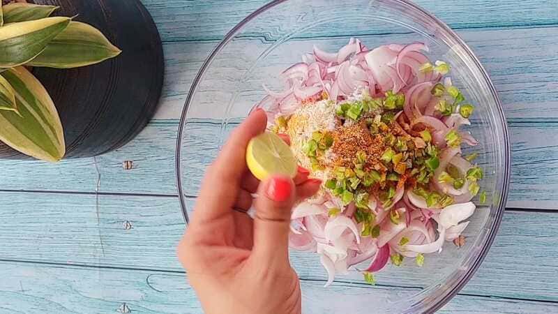 kanda bhaji recipe with special chatni recipe. homemade and easy teatime snacks.