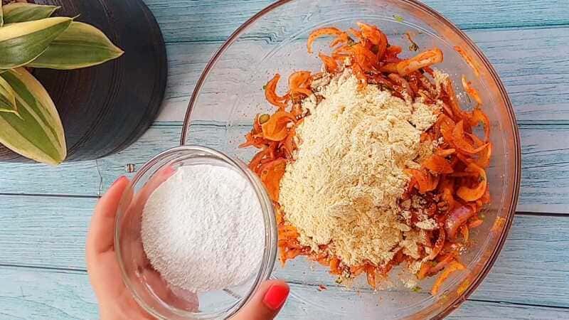 kanda bhaji recipe with special chatni recipe. homemade and easy teatime snacks.