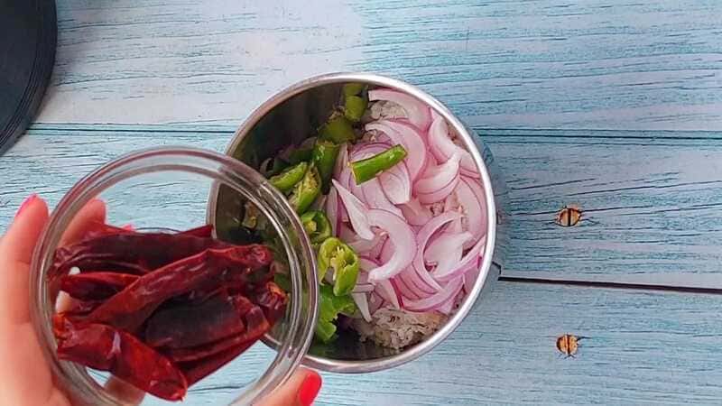 kanda bhaji recipe with special chatni recipe. homemade and easy teatime snacks.