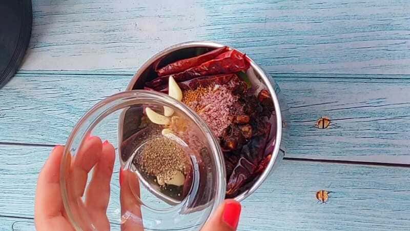 kanda bhaji recipe with special chatni recipe. homemade and easy teatime snacks.