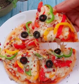 pizza on tawa homemade and easy recipe