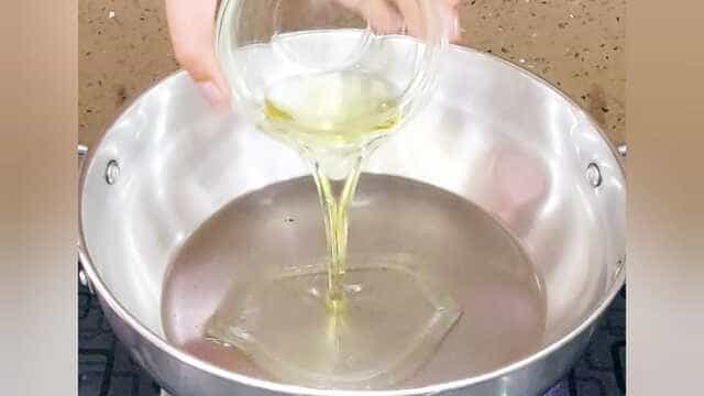 Crispy masala dosa stuffed with spiced potato masala, served with coconut chutney, red chatni and sambar