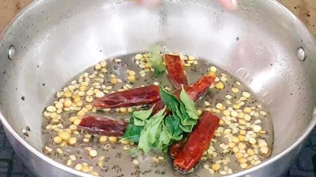Crispy masala dosa stuffed with spiced potato masala, served with coconut chutney, red chatni and sambar