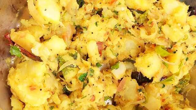 Crispy masala dosa with spicy potato masala and coconut chutney