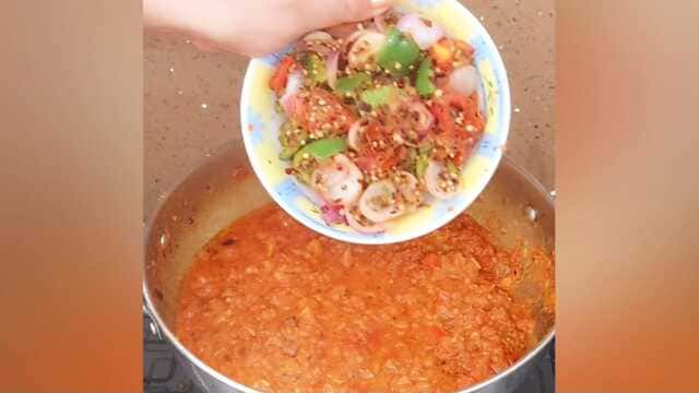 Kadai paneer gravy cooked Indian spices and capcicum and tomato
