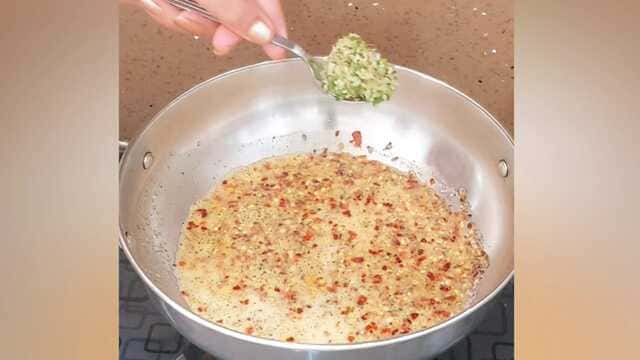 Kadai paneer gravy cooked with tomato, onion, capsicum, and Indian spices