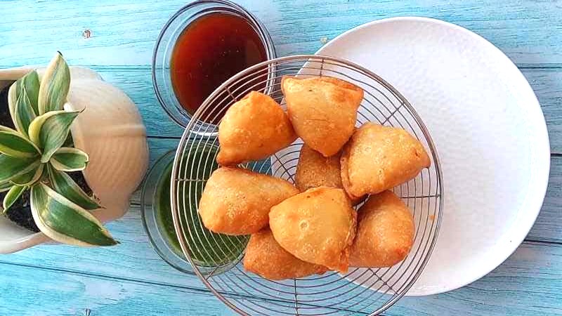 mini samosa recipe homemade and easy starter or tea time snack.