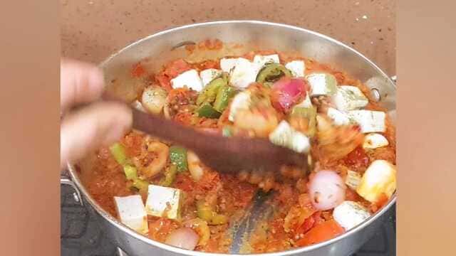 Dry kadai paneer sabzi with roasted vegetables and paneer cubes
